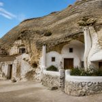Les villages troglodytes méconnus d’Espagne : un voyage insolite entre histoire et traditions cachées